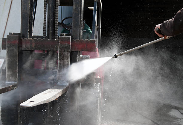 Best Window and Screen Pressure Cleaning in Dana, NC